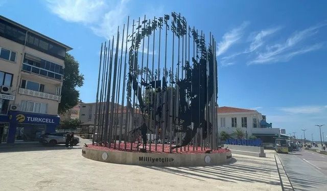 Mudanya'da Atatürk İlkeleri Anıtı beğeni topluyor