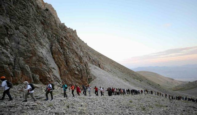 15 Temmuz şehitleri Niğde’de Aladağlar zirvesinde anıldı