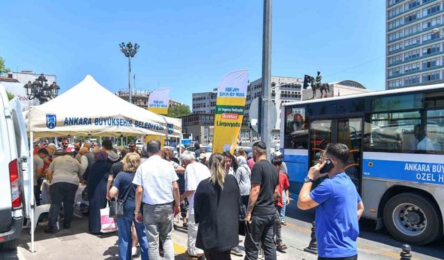 Ankara Büyükşehir Belediyesi'nden Vatandaşlara Ücretsiz Soğuk Limonata