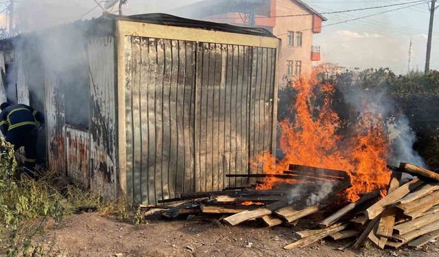 Aksaray’da konteyner alev alev yandı