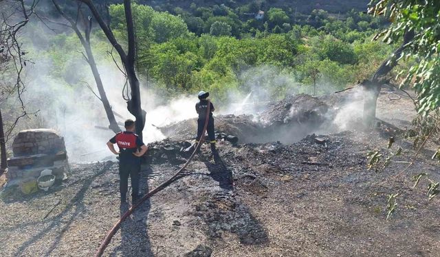 Alevlere teslim olan evi küle döndü