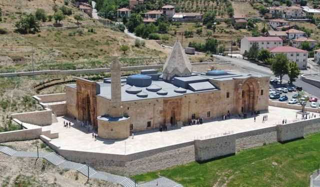 UNESCO Listesinin İlk Türk Eseri Divriği Ulu Camii İhtişamla Geri Döndü!