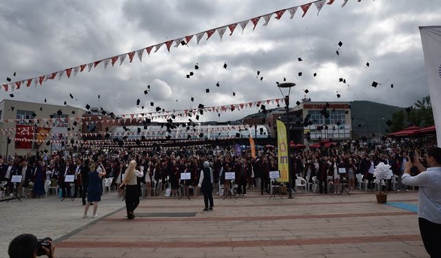 Dekan Topçu: “Mühendis, teorik bilgiyi insanlık yararına pratik bilgiye dönüştüren kişidir”