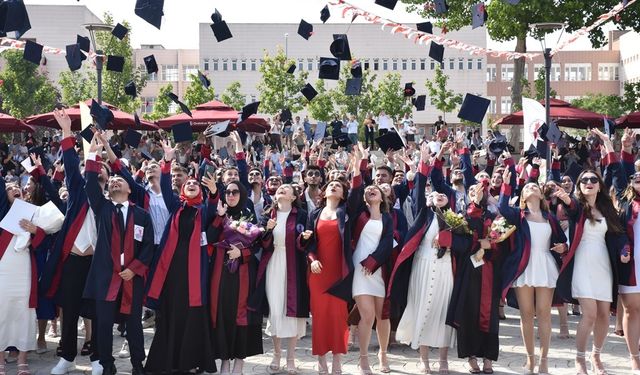 Dekan Yalçın: “Dürüst, çalışkan ve üretken insan bir değerdir”