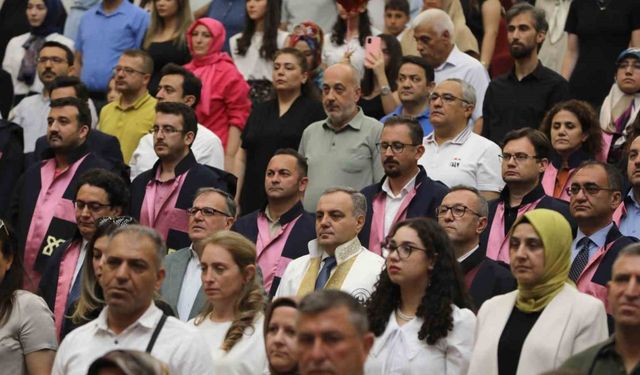 ERÜ Mühendislik Fakültesi dönem mezunlarını verdi