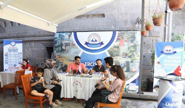 ERÜ’nün tercih danışmanlığı standı ilgi görüyor