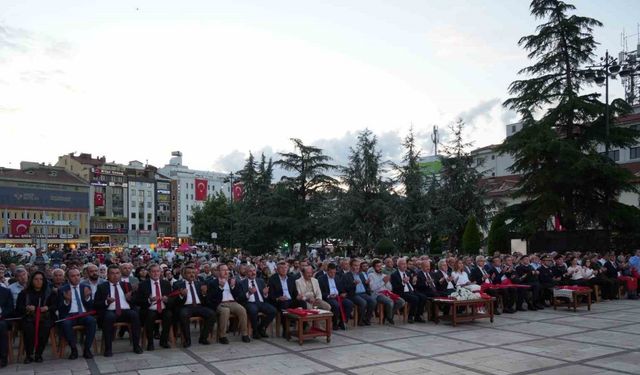 Hain darbe girişiminin 8’nci yıldönümünde yüzlerce vatandaş Kastamonu’da tek yürek oldu