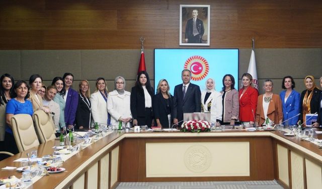 İçişleri Bakanı Yerlikaya, TBMM Kadın Erkek Fırsat Eşitliği Komisyonu üyelerine yürütülen projeler hakkında bilgi verdi