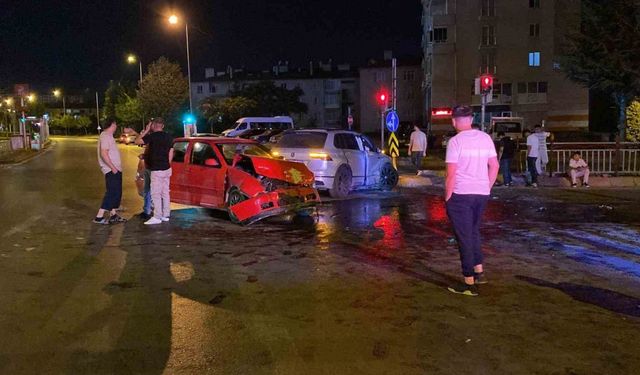 Kayseri’de 2 otomobil çarpıştı: 4 yaralı