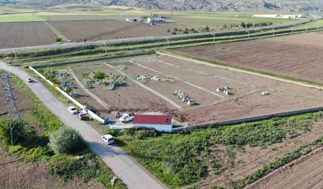 Muhtarlıktan oldu ama hizmet aşkı bitmedi, hizmete ölülerden başladı