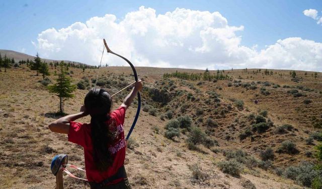 Niğde’de Geleneksel Parkur Okçuluğu Ömer Halis Demir Kahramanlık Kupası yapıldı