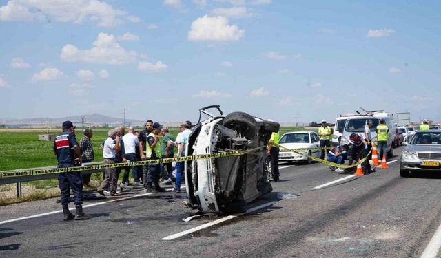 Otomobil takla atıp karşı şeride geçti: 2 ölü, 2 yaralı