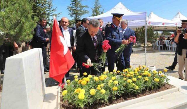 Şehit Fatih Dalgıç kabri başında dualarla anıldı