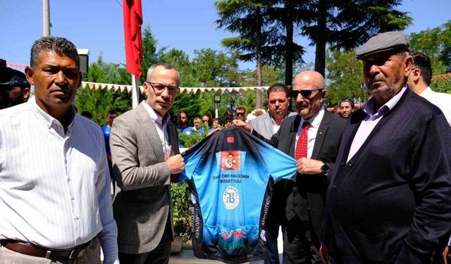 Şehit Ömer Halisdemir’in anısına 950 kilometre pedal çevirdiler