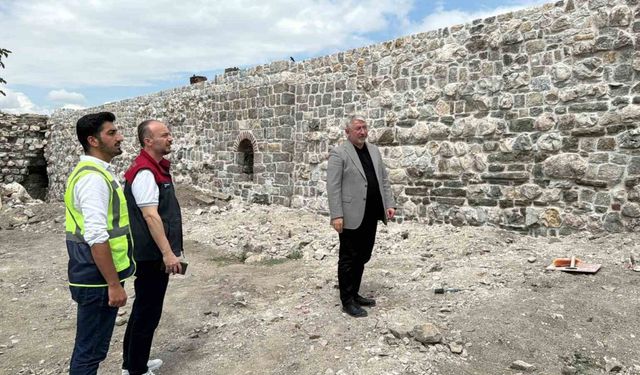 Çorum Belediyesi'nden Tarihi Kale Restorasyonu: 1100 Yıllık Miras Yeniden Canlanıyor