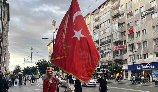 Sivas caddelerinde bir yeniçeri, Avrupa’ya böyle tepki gösterdi