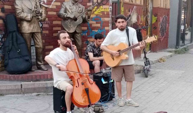 Sokak müzisyenleri tekrardan sahaya indi