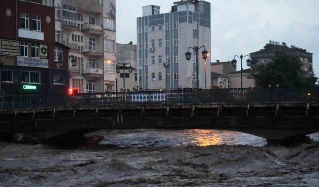 Taşma sınırına gelen Terme Çayı korkuttu