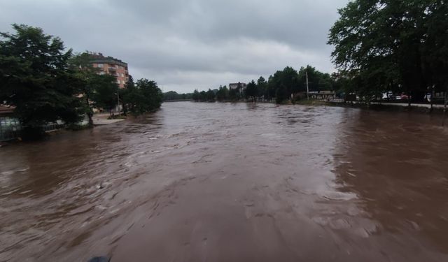 Terme Çayı’nın debisi 805 m3 saniyeyi gördü