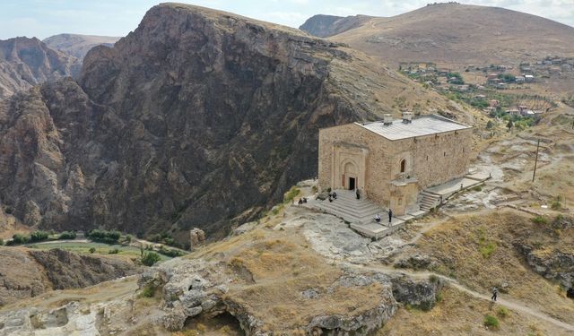 844 yıllık cami ibadete açılmayı bekliyor