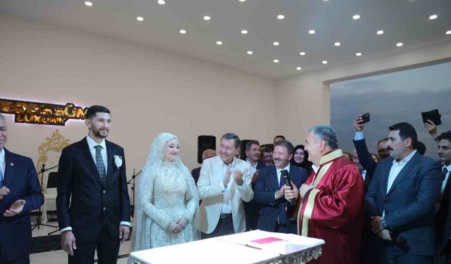 Mansur Yavaş ve Melih Gökçek Aynı Düğünde Nikah Şahidi Oldu!