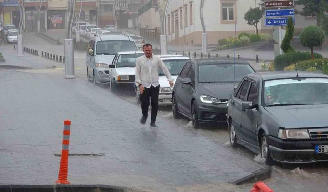 Yozgat’ta Sağanak Yağış Felaketi: Ev ve İş Yerlerini Su Bastı