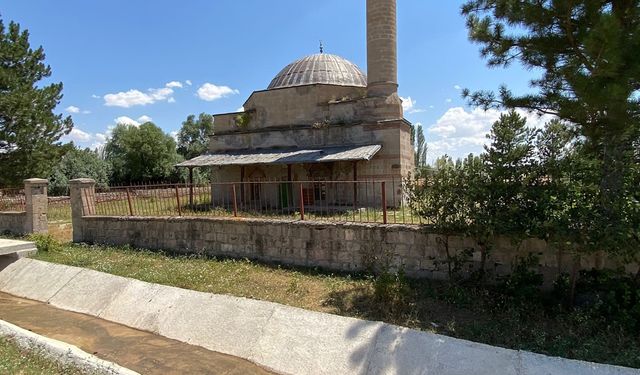 Çorum'un bu ilçesindeki 750 yıllık Türbe tehlikede