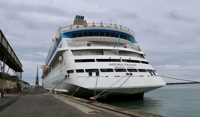 "Astoria Grande" kruvaziyeri  Trabzon Limanı'na geldi