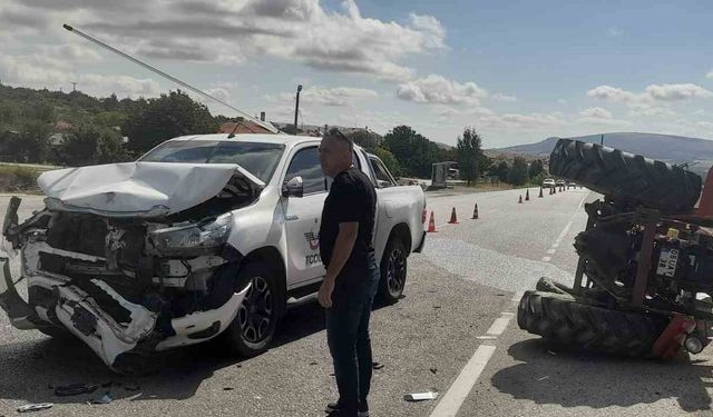 Ankara’da otomobil ile traktörün çarpıştığı 2 kişi yaralandı