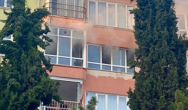 Apartman dairesindeki yangın 1 kişiyi hastanelik etti