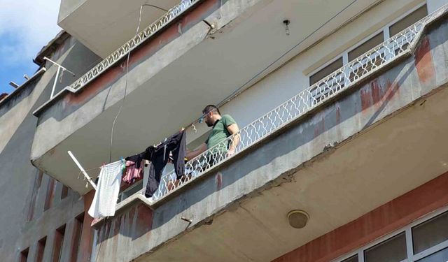 Balkondan düşen çocuk hayatını kaybetti, ailesinin feryatları yürekleri dağladı