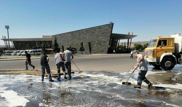 Büyükşehir’den Şehirlerarası Otobüs Terminali’nde kapsamlı temizlik