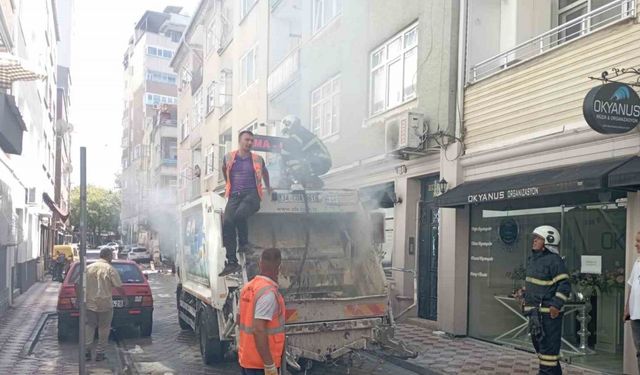 Çöpe atılan kül, çöp kamyonunu tutuşturdu