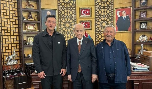 Eski Futbolcu Mesut Özil, MHP Genel Başkanı Bahçeli’yi ziyaret etti