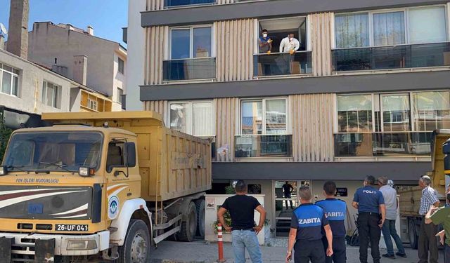 Geçen yıl 50 ton çöpten arındırılan evden 30 ton daha atık çıktı