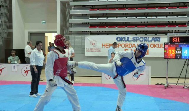 Gençler Taekwondo Türkiye Şampiyonası sürüyor