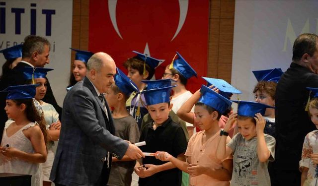 Hitit Çocuk Üniversitesi’nde mezuniyet heyecanı