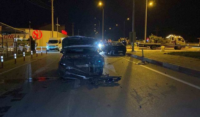 Karaman’da iki otomobil çarpıştı: 1 ölü, 5 yaralı