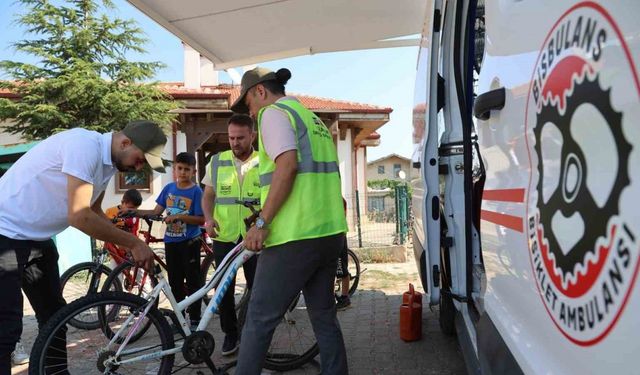 Konya Büyükşehir bisiklet tamircisi olmayan mahallelere "Bisbulans" ile hizmet götürüyor