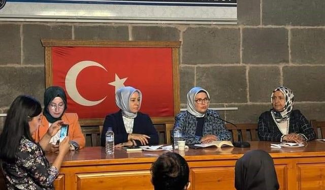 Milletvekili Ayşe Böhürler, Yazarlar Birliği Şiir Programı’na konuk oldu