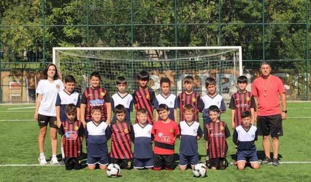 Odunpazarı’nın minik futbolcularının Eskişehirspor heyecanı