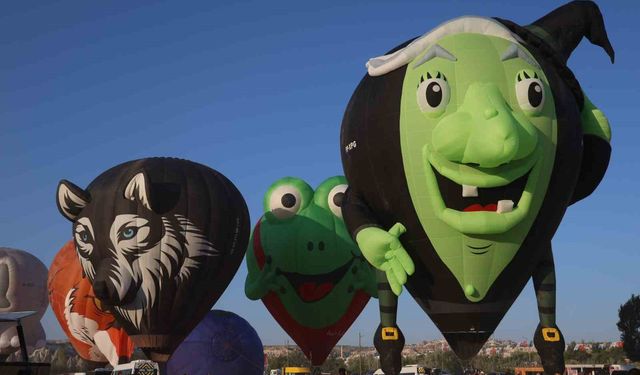 Nevşehir Balon Festivali’nde Eşsiz Manzaralar! 18 Ülkeden 40 Balon Havalandı