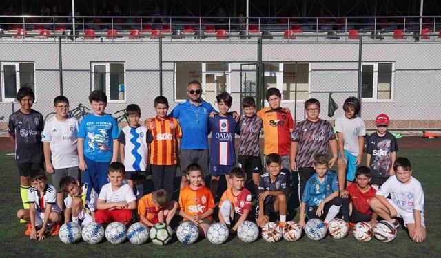 Tepebaşı Futbol Yaz Okulu cıvıl cıvıl