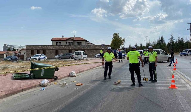 Yol kenarında dilencilik yaptığı iddia edilen kadına hafif ticari araç çarptı