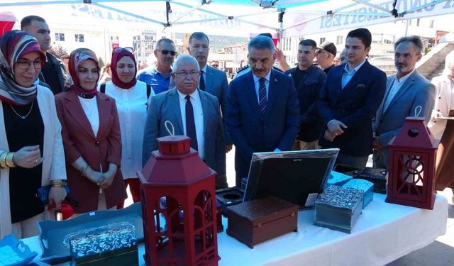 Yozgat’ta ADEM’li kadınların el emeği göz nuru eserler sergilendi