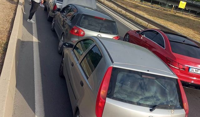 Zincirleme trafik kazasında 5 araç birbirine girdi