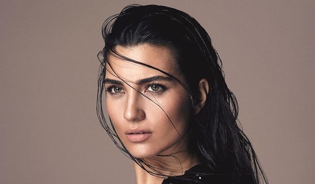 Tuba Büyüküstün’den cesur pozlar! Mini şortunu kıvırdı, sosyal medyayı yıkıldı!