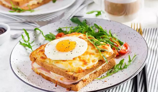 Kahvaltı sofranıza Fransız dokunuşu: En hızlı ve kolay Croque Madame yapımı