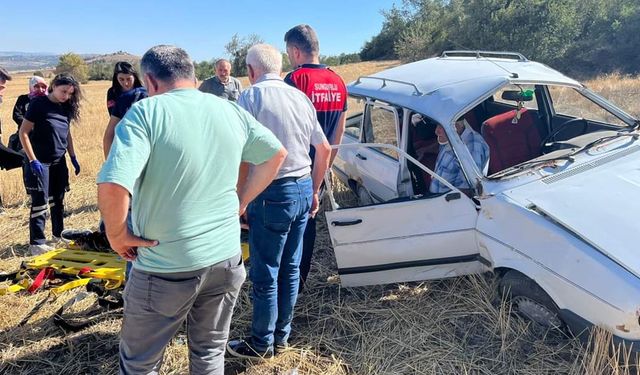 Feci kaza! Ayağı uyuşan sürücü otomobili ile tarlaya uçtu: 2 yaralı