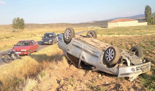 Sungurlu'da korku dolu anlar: Yoldan çıkan otomobil böyle tarlaya uçtu